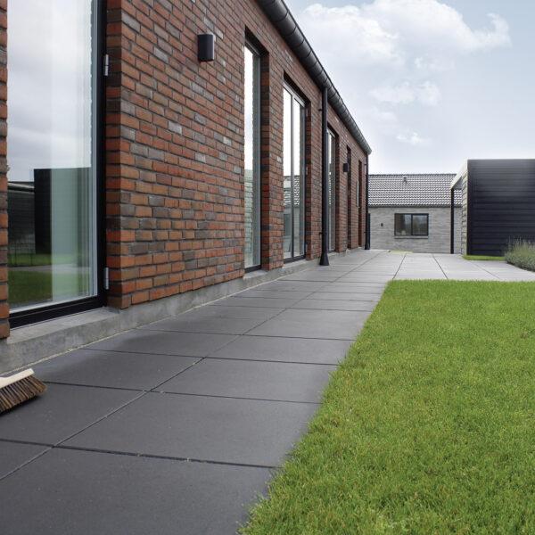 Pflaster Nero Seidenmatt